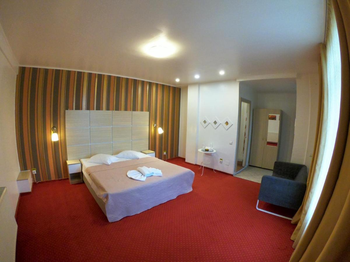 Hotel Mon Caprice Βουκουρέστι Εξωτερικό φωτογραφία