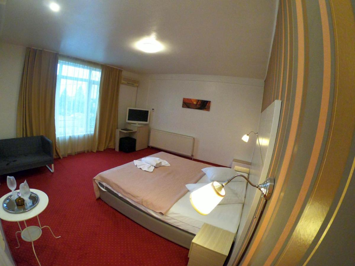 Hotel Mon Caprice Βουκουρέστι Εξωτερικό φωτογραφία