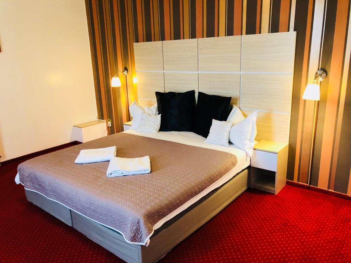 Hotel Mon Caprice Βουκουρέστι Εξωτερικό φωτογραφία