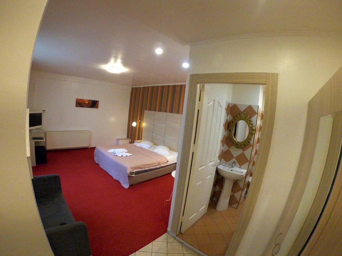 Hotel Mon Caprice Βουκουρέστι Εξωτερικό φωτογραφία