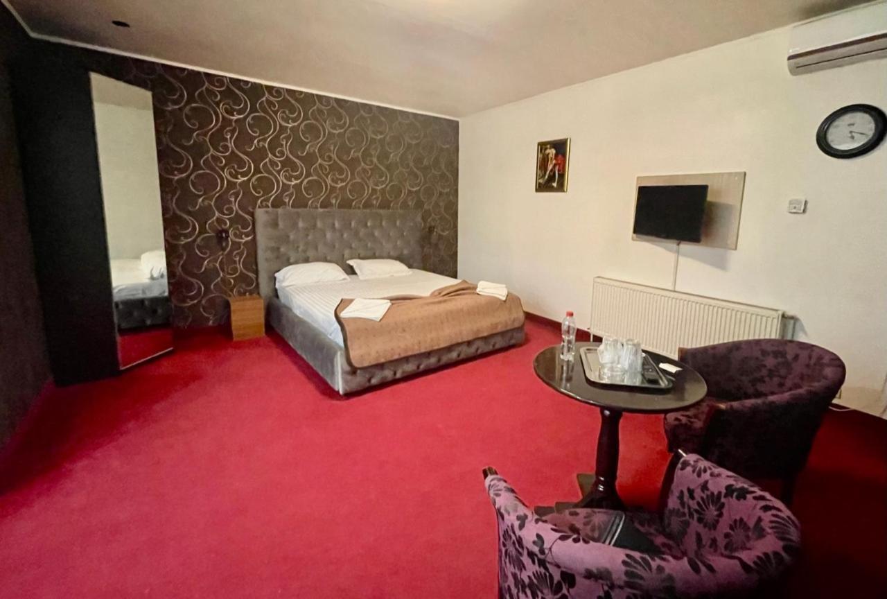 Hotel Mon Caprice Βουκουρέστι Εξωτερικό φωτογραφία