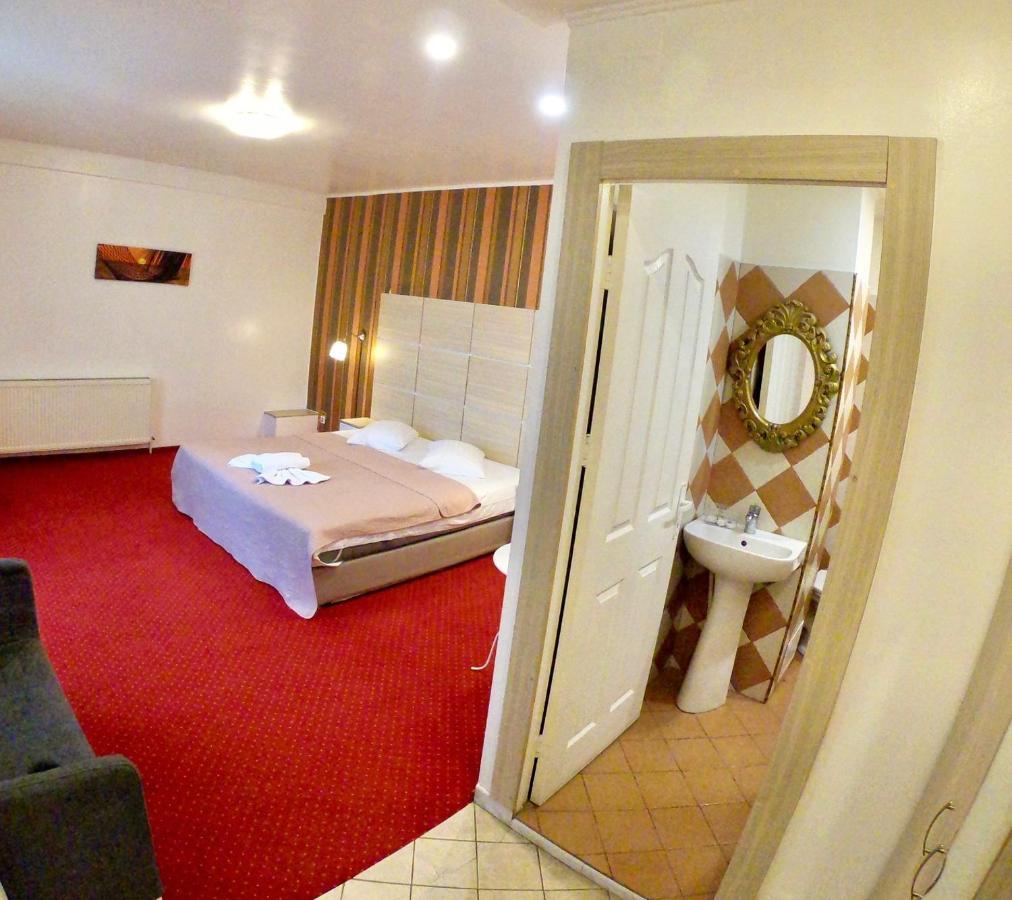 Hotel Mon Caprice Βουκουρέστι Εξωτερικό φωτογραφία