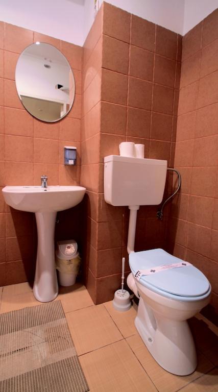 Hotel Mon Caprice Βουκουρέστι Δωμάτιο φωτογραφία