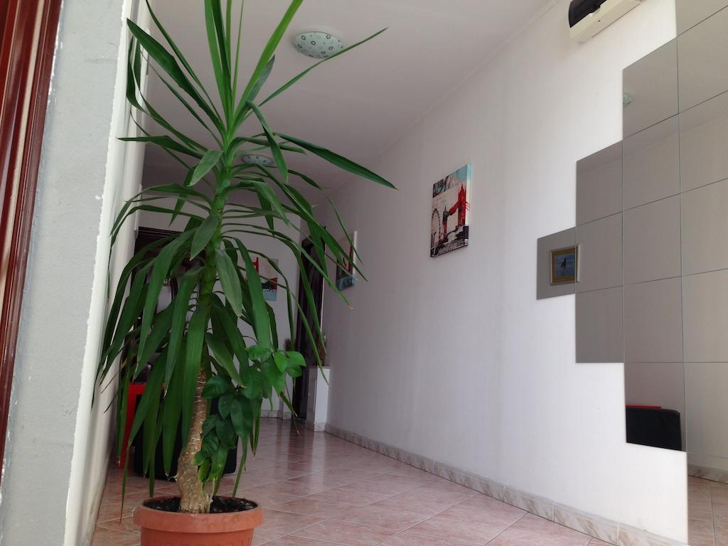 Hotel Mon Caprice Βουκουρέστι Εξωτερικό φωτογραφία