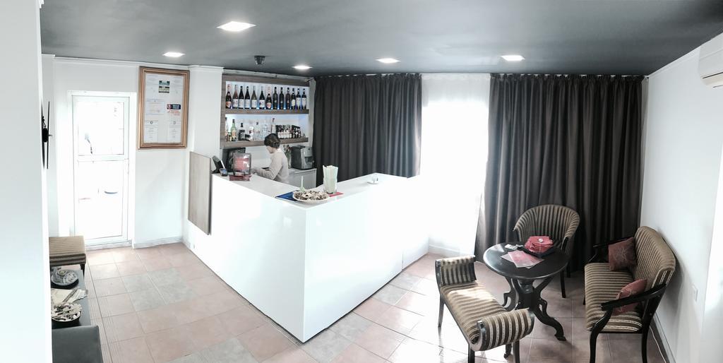 Hotel Mon Caprice Βουκουρέστι Εξωτερικό φωτογραφία